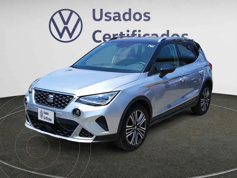Foto SEAT Arona Xperience usado (2024) color Plata financiado en mensualidades(enganche $99,462 mensualidades desde $7,609)