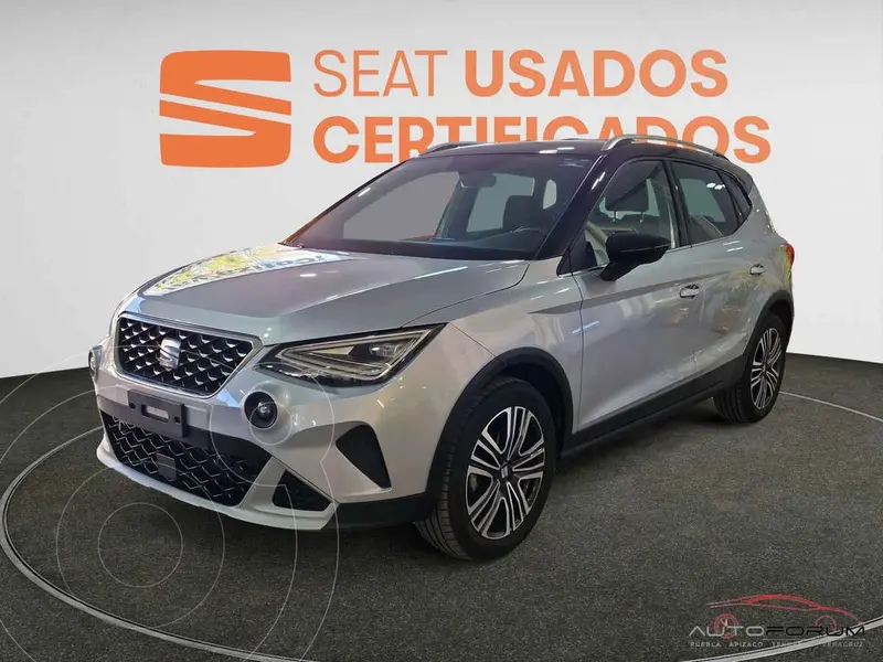 Foto SEAT Arona Xperience usado (2024) color Plata financiado en mensualidades(enganche $106,520 mensualidades desde $9,331)