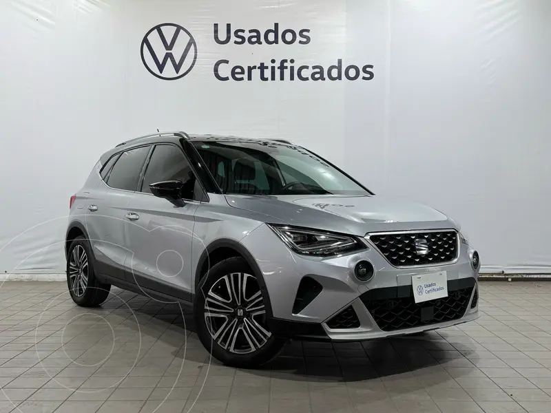 Foto SEAT Arona Xperience usado (2023) color plateado financiado en mensualidades(enganche $95,102 mensualidades desde $8,671)