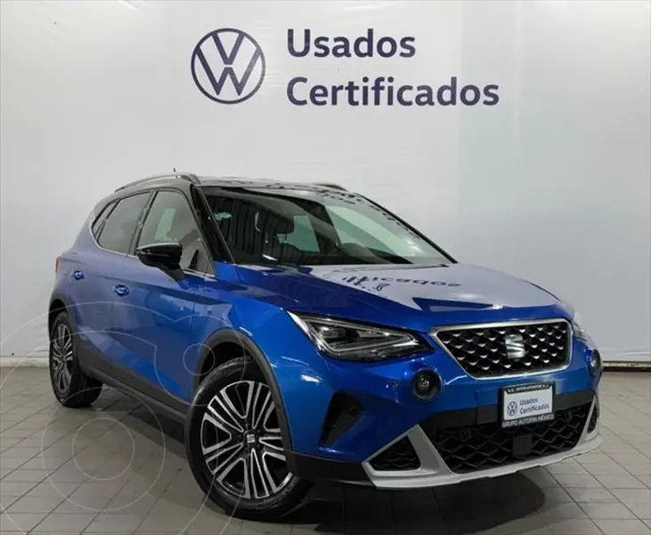 Foto SEAT Arona Xperience usado (2024) color Azul financiado en mensualidades(enganche $111,452 mensualidades desde $10,161)