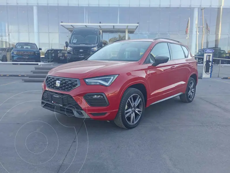 Foto SEAT Ateca FR usado (2023) color Rojo financiado en mensualidades(enganche $97,900 mensualidades desde $9,654)