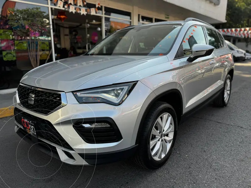 Foto SEAT Ateca Style usado (2024) color plateado financiado en mensualidades(enganche $115,812 mensualidades desde $8,856)