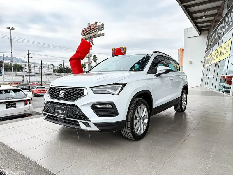 Foto SEAT Ateca Style usado (2023) color Blanco precio $389,000