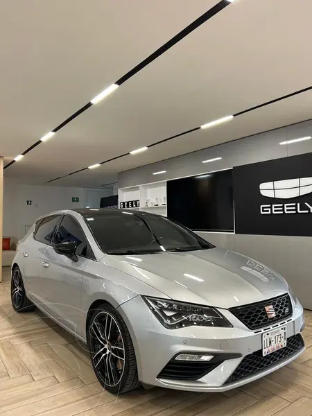 Foto SEAT Leon Cupra 2.0L T 5 Puertas usado (2020) color Gris Oscuro financiado en mensualidades(enganche $188,053 mensualidades desde $7,912)