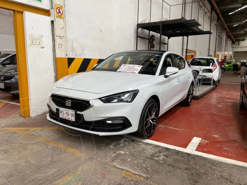 Foto SEAT Leon FR usado (2021) color Blanco financiado en mensualidades(enganche $105,000 mensualidades desde $13,750)