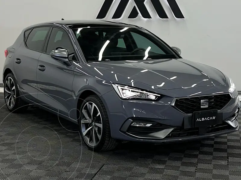 Foto SEAT Leon FR usado (2024) color Negro precio $449,999