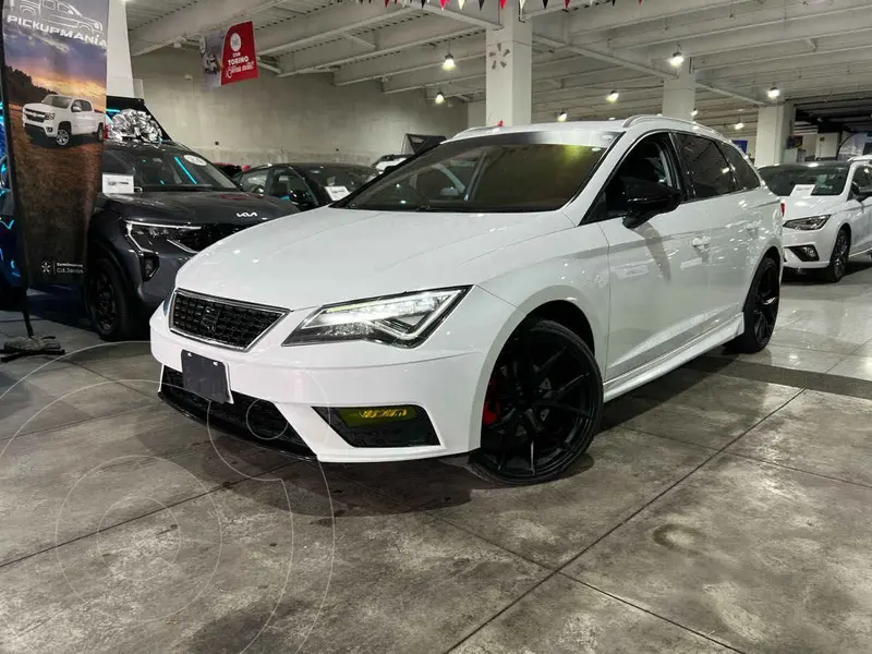 Foto SEAT Leon Style 1.4T 150HP DSG usado (2018) color Blanco precio $300,000