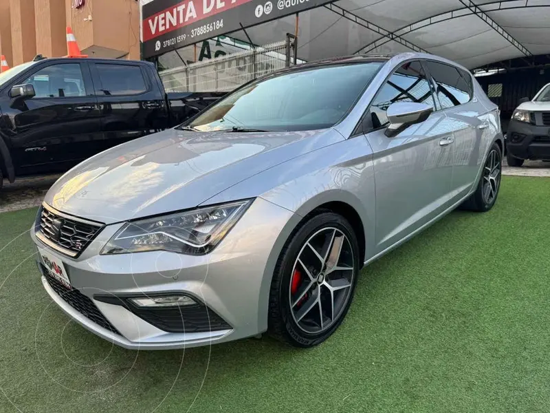 Foto SEAT Leon FR DSG usado (2020) color Plata precio $319,999
