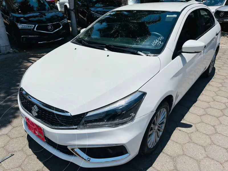 Foto Suzuki Ciaz GLX usado (2022) color Blanco financiado en mensualidades(enganche $69,069 mensualidades desde $6,135)