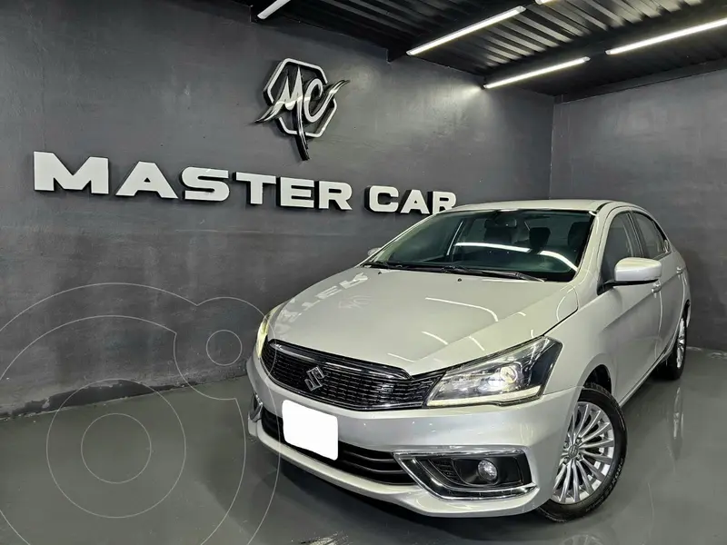 Foto Suzuki Ciaz GLX usado (2022) color plateado precio $234,000