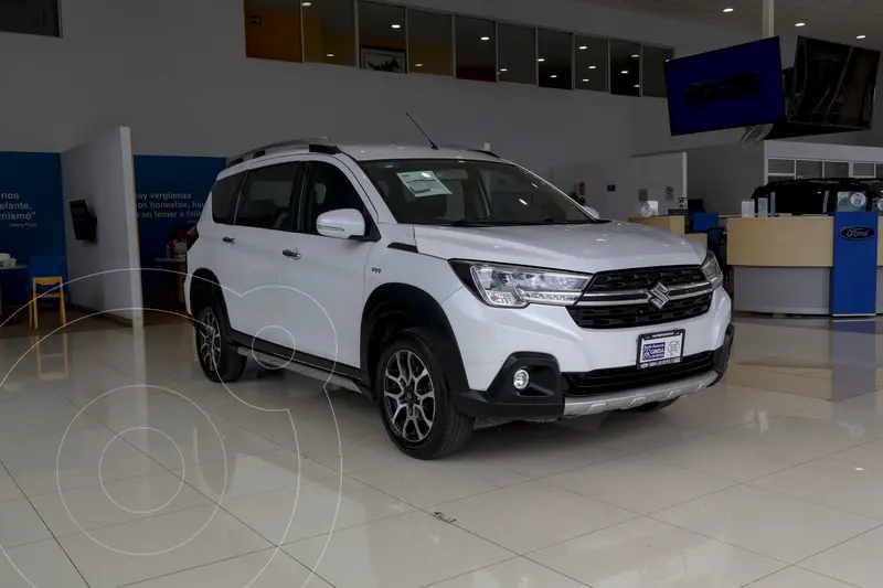 Foto Suzuki Ertiga XL7 GLX Aut usado (2022) color Blanco financiado en mensualidades(enganche $97,785 mensualidades desde $7,370)