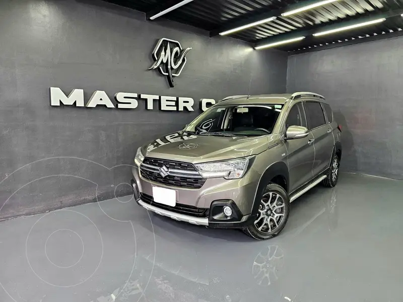Foto Suzuki Ertiga GLS usado (2022) color marrn claro precio $355,000