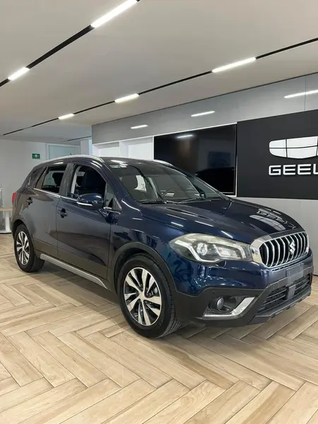 Foto Suzuki S-Cross GLX Aut usado (2020) color Azul Marino precio $248,999