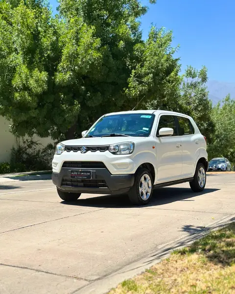 Foto Suzuki S-Presso 1.0L GLX Adventure usado (2021) color Blanco precio $6.590.000