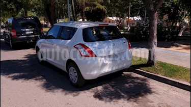 foto Suzuki Swift 1.2 GL AC usado (2017) color Blanco Perla precio $5.900.000
