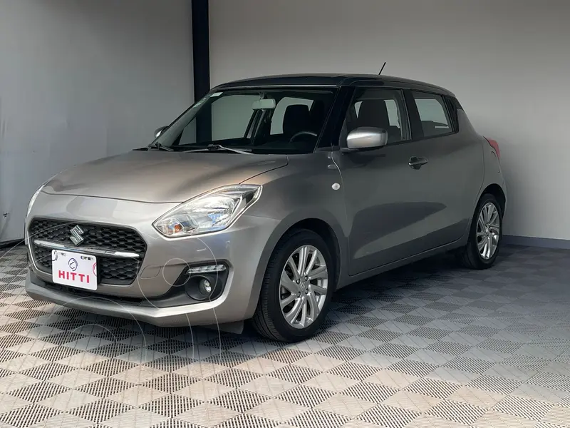 Foto Suzuki Swift GLS Aut usado (2023) color plateado precio $268,000