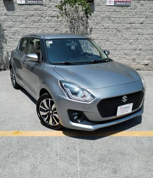 Suzuki Swift GLX usado (2019) color plateado precio $265,000