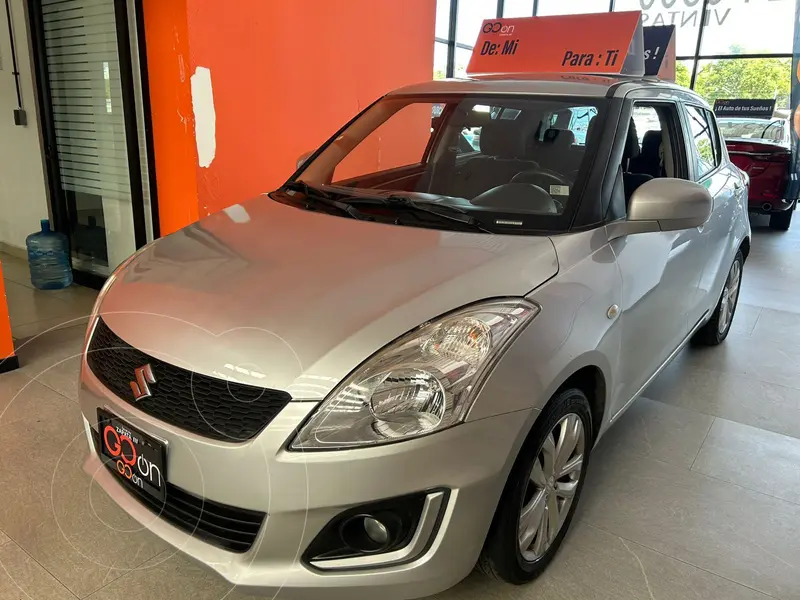 Foto Suzuki Swift GLS usado (2017) color plateado precio $209,000