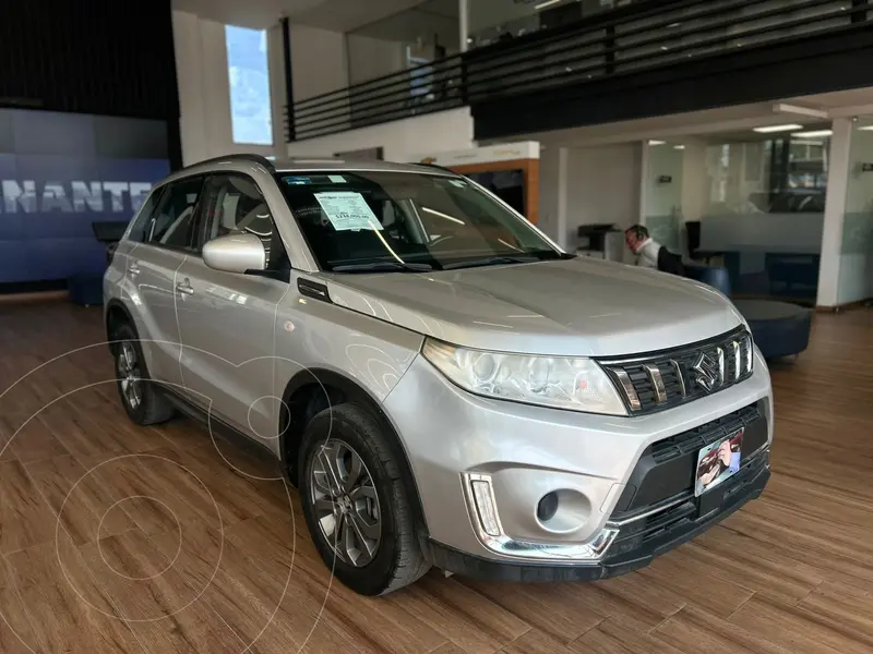 Foto Suzuki Vitara GLX Aut usado (2022) color plateado precio $238,000