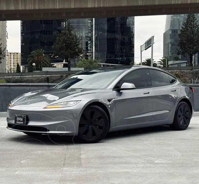 Foto Tesla Model 3 Autonomia Mayor AWD usado (2025) color Plata financiado en mensualidades(enganche $186,780 mensualidades desde $18,426)
