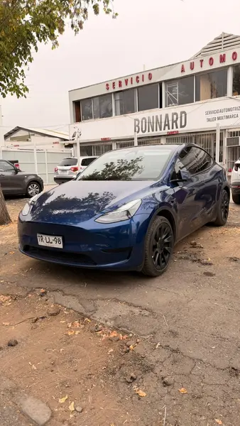 Foto Tesla Model Y RWD usado (2024) color Azul precio $31.900.000