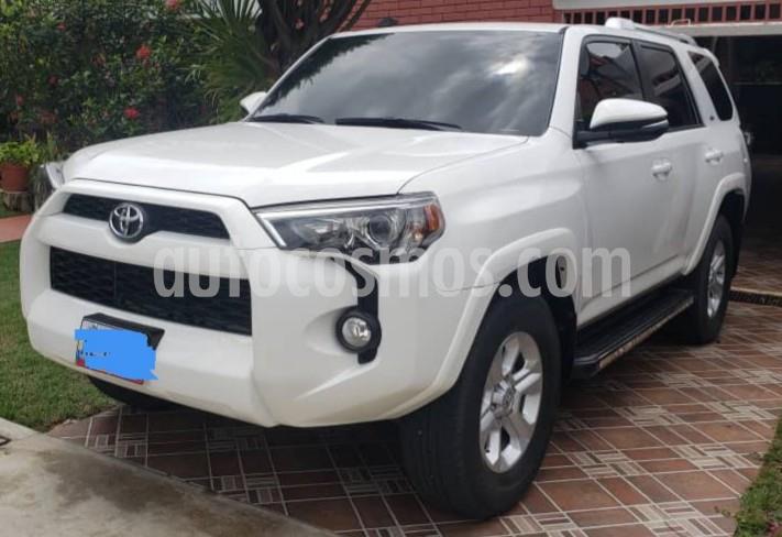 Toyota 4Runner Sr5 V6,3.4i,24v A 2 2 usado (2015) color Blanco precio BoF40.000