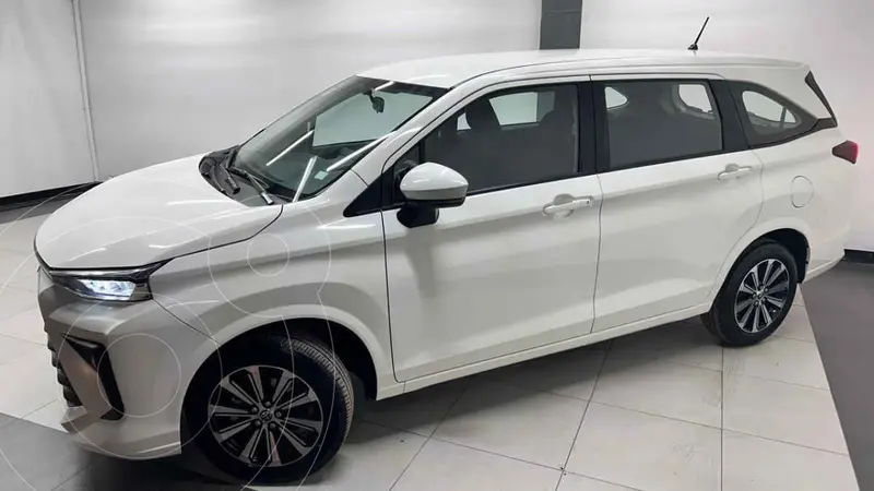 Foto Toyota Avanza XLE Aut usado (2025) color Blanco financiado en mensualidades(enganche $82,388 mensualidades desde $8,127)