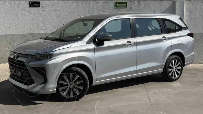 Foto Toyota Avanza XLE Aut usado (2025) color Plata precio $378,432