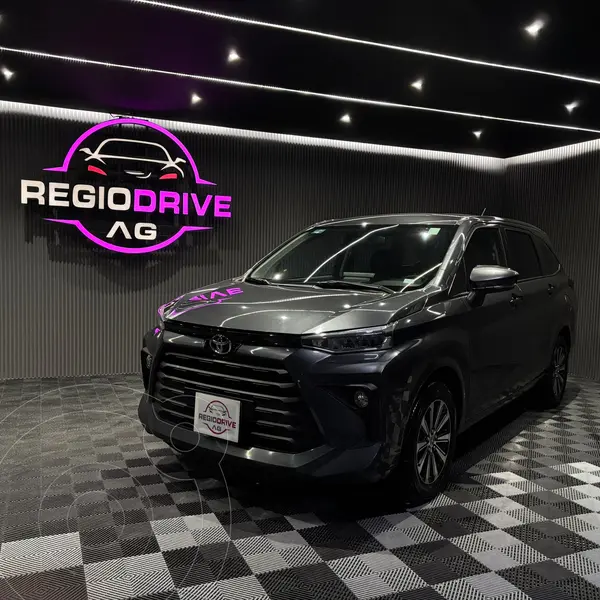 Foto Toyota Avanza XLE Aut usado (2023) color Gris financiado en mensualidades(enganche $71,600 mensualidades desde $8,600)