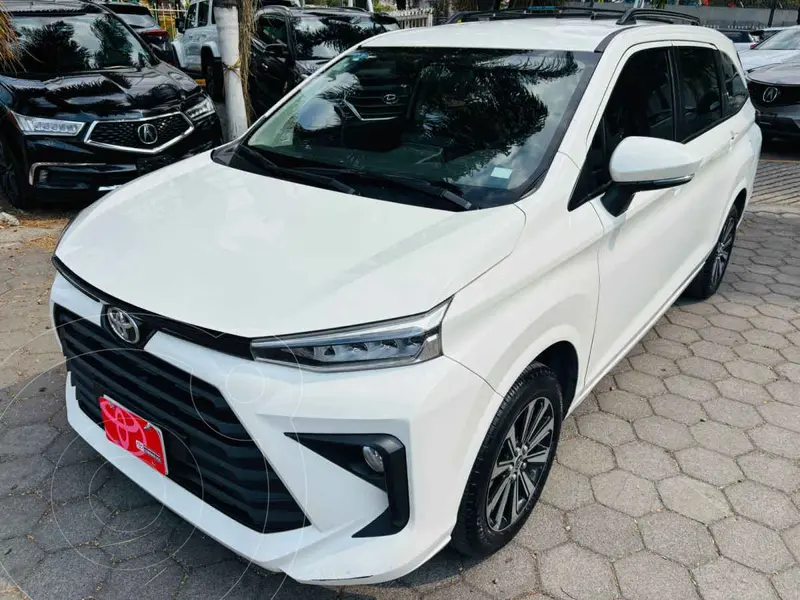 Foto Toyota Avanza XLE Aut usado (2023) color Blanco precio $337,000