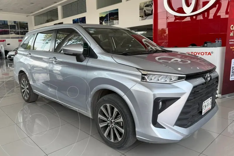 Foto Toyota Avanza XLE usado (2022) color plateado precio $335,000
