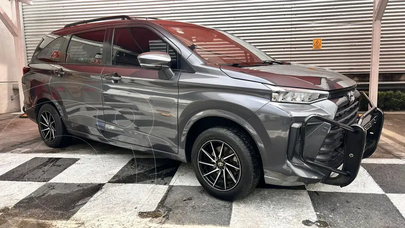 Foto Toyota Avanza LE usado (2022) color Gris precio $300,000