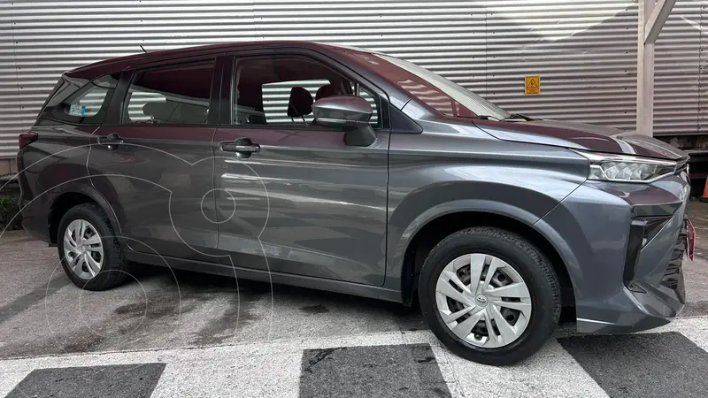 Foto Toyota Avanza LE usado (2023) color Gris precio $300,000