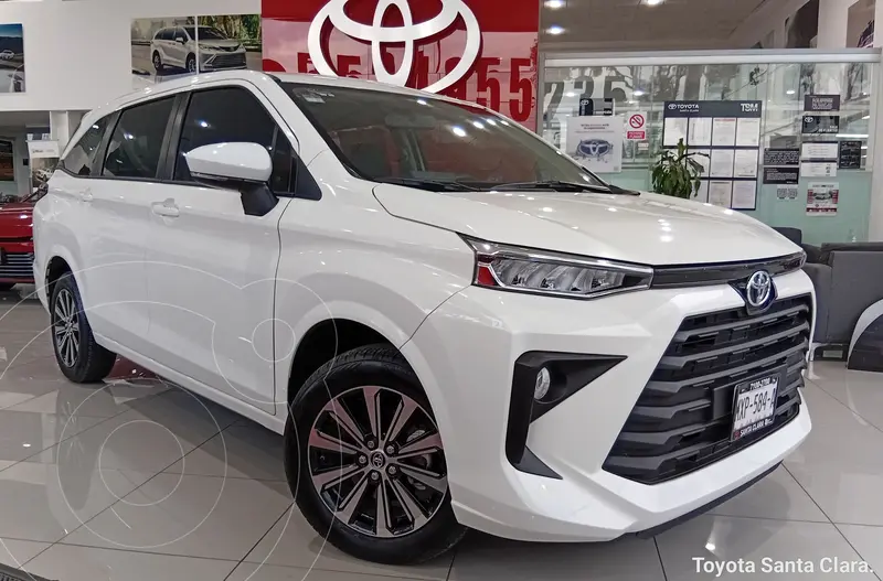 Foto Toyota Avanza XLE Aut usado (2024) color Blanco precio $369,000