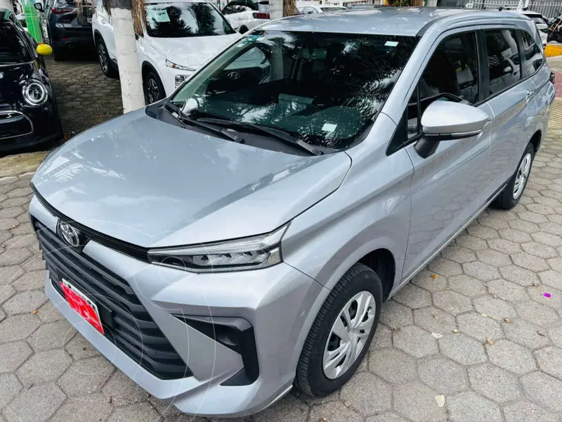 Foto Toyota Avanza LE usado (2023) color Plata financiado en mensualidades(enganche $87,881 mensualidades desde $7,806)