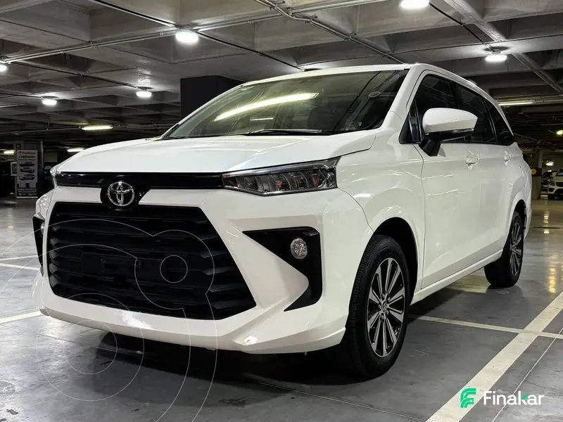 Foto Toyota Avanza XLE Aut usado (2023) color Blanco precio $319,000