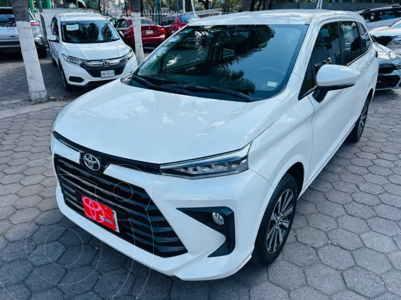 Foto Toyota Avanza XLE Aut usado (2023) color Blanco precio $357,000