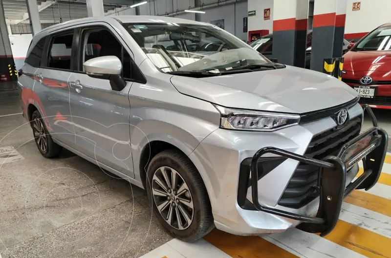 Foto Toyota Avanza XLE usado (2022) color plateado precio $329,000