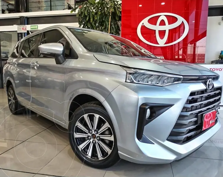 Foto Toyota Avanza XLE usado (2022) color plateado financiado en mensualidades(enganche $132,924 mensualidades desde $5,710)