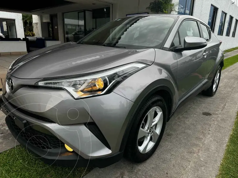 Foto Toyota C-HR 2.0L usado (2018) color Plata precio $338,000