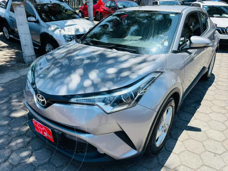Foto Toyota C-HR 2.0L usado (2018) color Plata precio $337,000