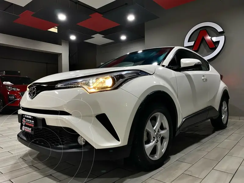 Foto Toyota C-HR 2.0L usado (2019) color Blanco financiado en mensualidades(enganche $69,800 mensualidades desde $8,500)