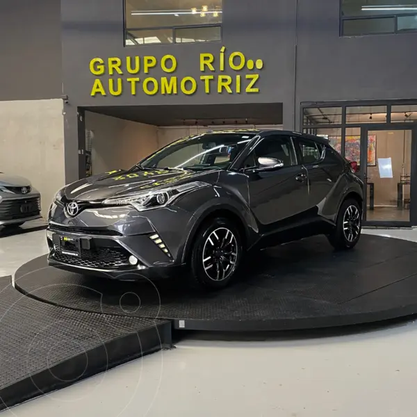 Foto Toyota C-HR 2.0L usado (2018) color Gris Oscuro precio $289,000