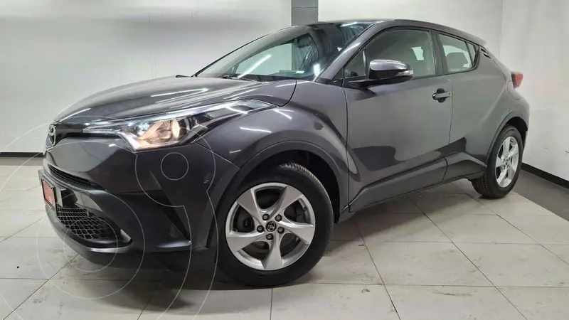 Foto Toyota C-HR 2.0L usado (2019) color Gris financiado en mensualidades(enganche $78,100 mensualidades desde $7,704)