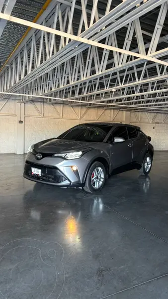 Foto Toyota C-HR 2.0L usado (2020) color plateado precio $378,000
