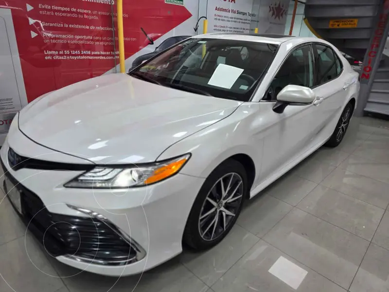 Foto Toyota Camry HEV XLE usado (2022) color Blanco financiado en mensualidades(enganche $99,000 mensualidades desde $9,766)
