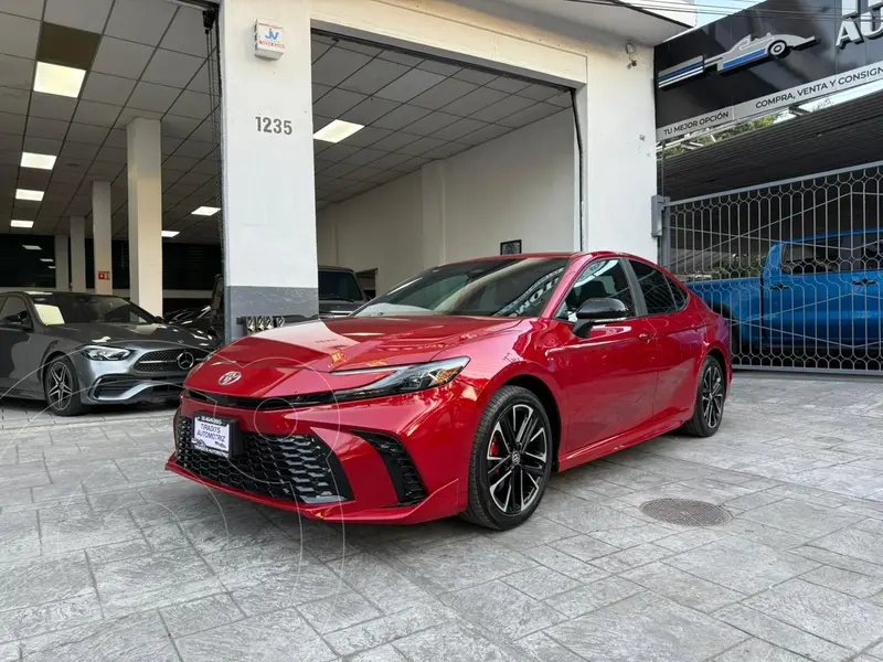 Foto Toyota Camry HEV XSE usado (2025) color Rojo financiado en mensualidades(enganche $120,000 mensualidades desde $17,178)