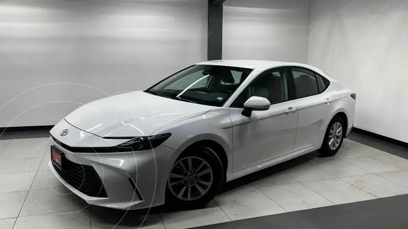 Foto Toyota Camry HEV XLE usado (2025) color Blanco financiado en mensualidades(enganche $128,096 mensualidades desde $12,637)