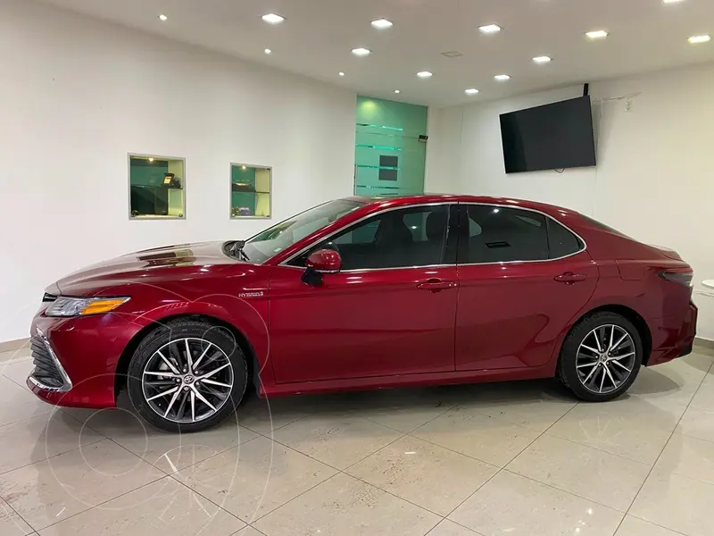 Foto Toyota Camry HEV XLE usado (2021) color Rojo precio $599,000