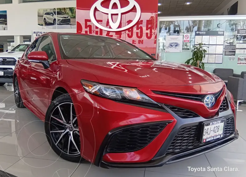 Foto Toyota Camry HEV SE usado (2023) color Rojo precio $510,000
